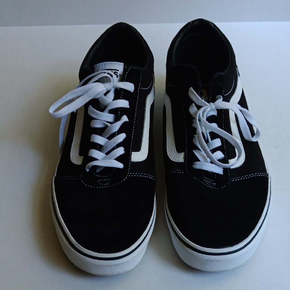 VANS MEN'S  BLACK  AND  WHITE SNEAKERS